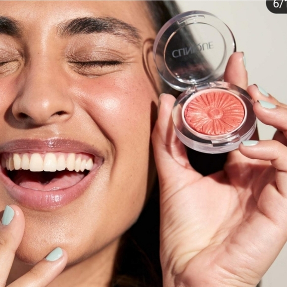 Clinque Nude Pop Blush (NEW) - Picture 2 of 9